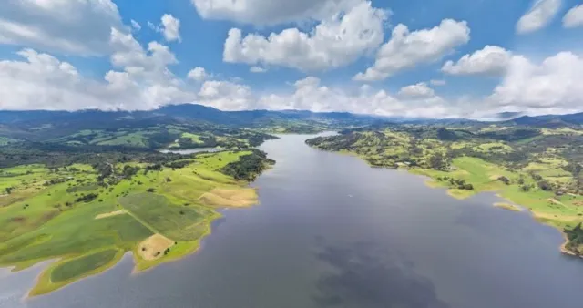 Fotografía aérea 360° Represa del Sisga